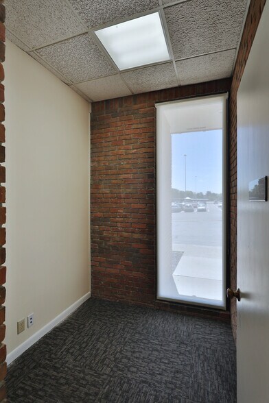 More Photos Of 1600 Sheridan Dr, Lancaster Medical For Sale