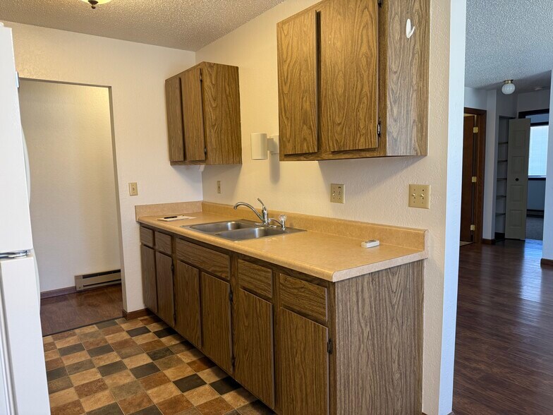 More Photos Of 120-124 E 13th St, Blue Earth Apartments For Sale