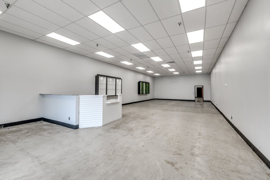 More Photos Of 115 N Mustang Rd, Mustang Unknown For Lease