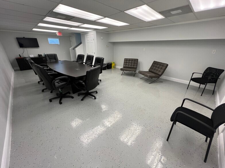 More Photos Of 505 Westbrook Ave, Brandon Office For Sale