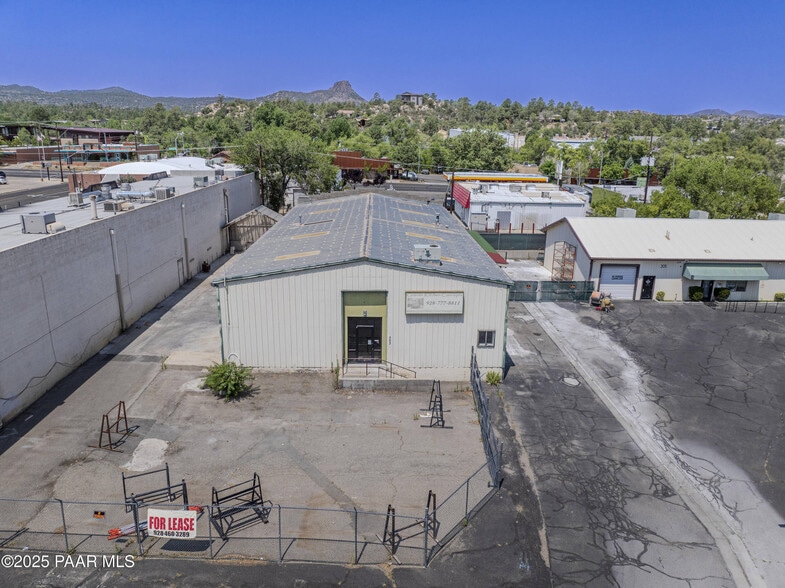 More Photos Of 303 N Summit Ave, Prescott Warehouse For Lease