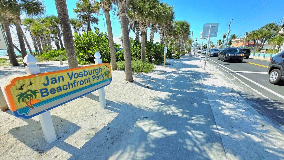 More Photos Of 103 Gulf Dr N, Bradenton Beach General Retail For Lease