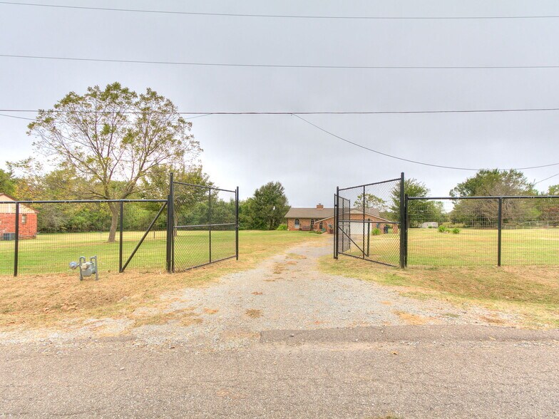 More Photos Of 5201 Washington Blvd, Spencer Land For Sale