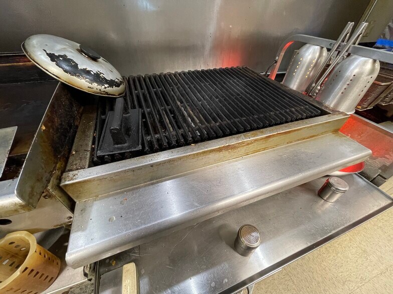 More Photos Of 208 W Arnold Ave, Arnold Restaurant For Sale