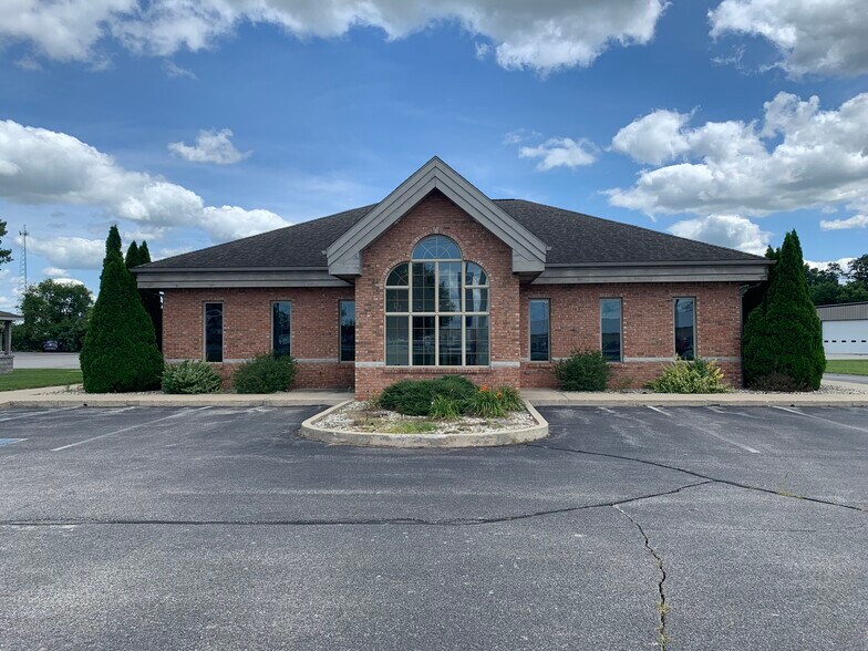 Primary Photo Of 422 N Main St, Middlebury Showroom For Lease