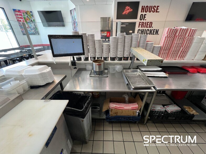 More Photos Of 21514-21534 Devonshire St, Chatsworth Storefront For Lease