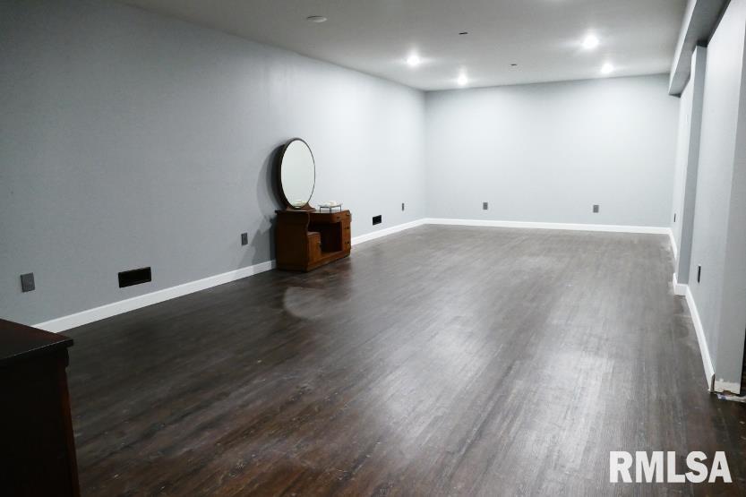 More Photos Of 109 Elizabeth Pointe Dr, Germantown Hills Office For Sale