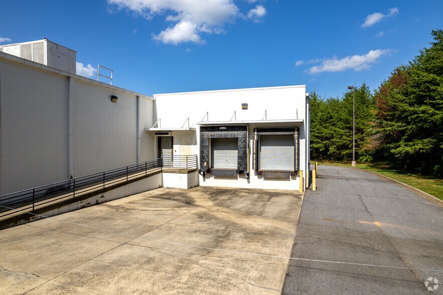 More Photos Of 3027-3035 Centennial Blvd, Claremont Storefront For Lease