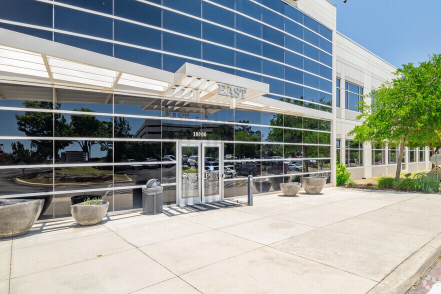 More Photos Of 10000 Rogers Run, San Antonio Office For Sale