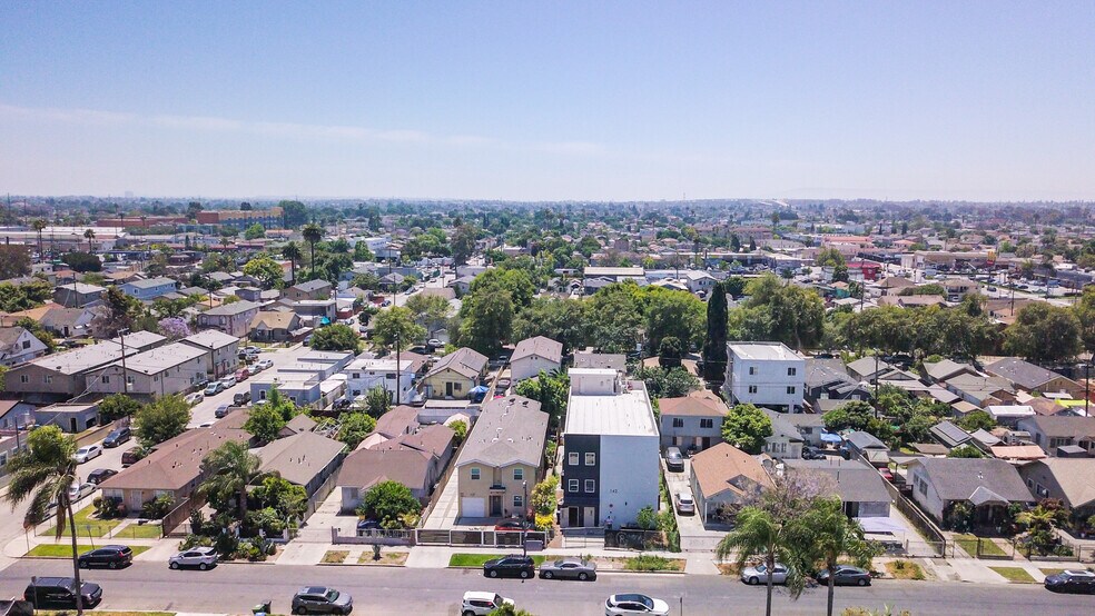 More Photos Of 142 E 84th St, Los Angeles Apartments For Sale