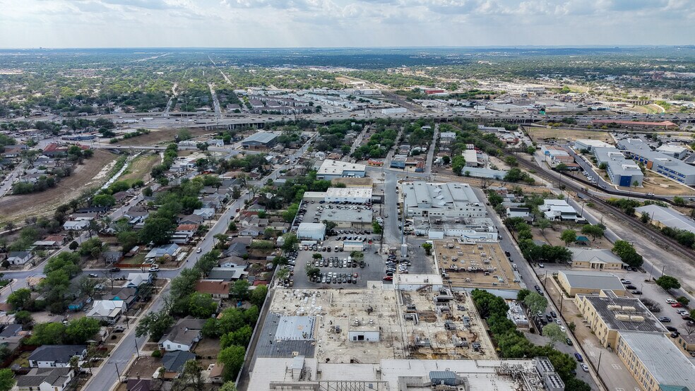 More Photos Of 130 E Zavalla, San Antonio Warehouse For Lease