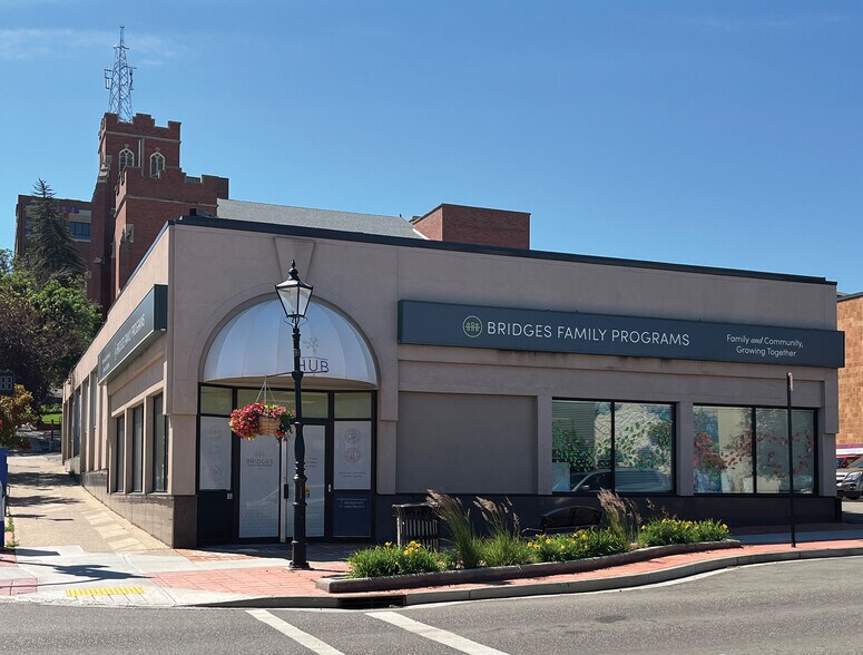 Primary Photo Of 477 3rd St SE, Medicine Hat Office For Sale