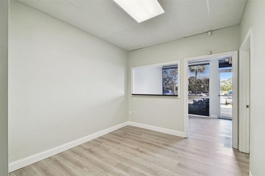 More Photos Of 5404 Hoover Blvd, Tampa Medical For Sale