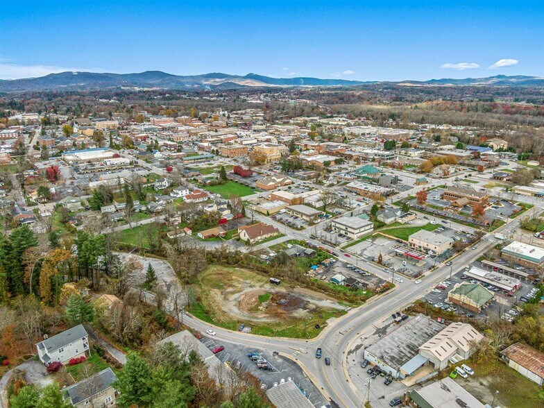More Photos Of 307-321 S Washington St, Hendersonville Land For Lease