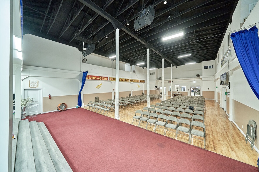 More Photos Of 5454 Virginia Ave, Los Angeles Showroom For Lease