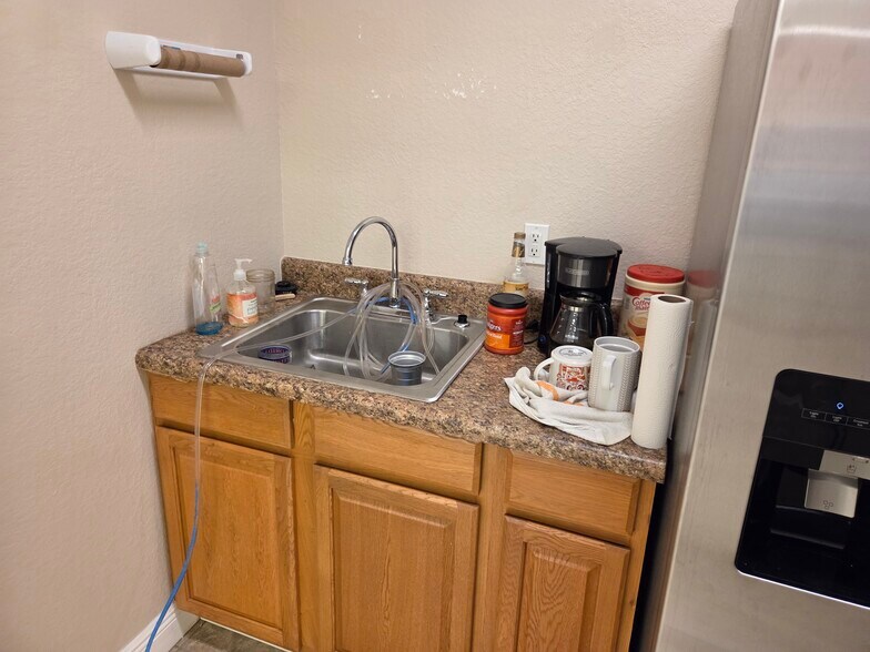 More Photos Of 6391 Corporate Park Cir, Fort Myers Light Distribution For Lease