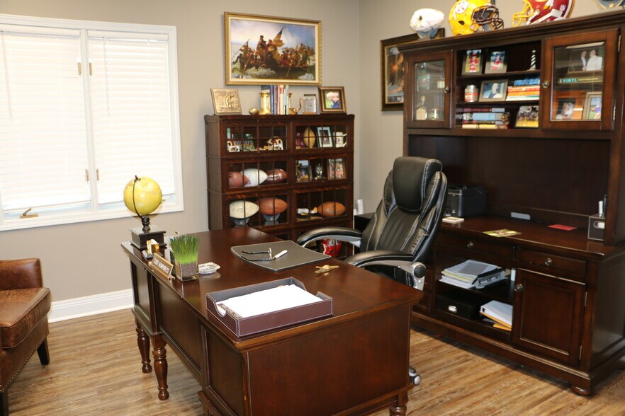 More Photos Of 726 Harvard Dr, Owensboro Office For Sale