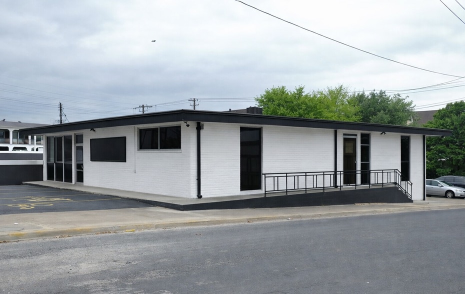 Primary Photo Of 2908 N Interstate 35, Austin Storefront Retail Office For Lease