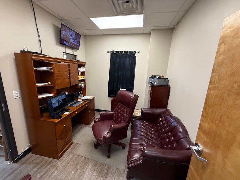 More Photos Of 1026 Country Club Dr, Auburn Parking Lot For Sale