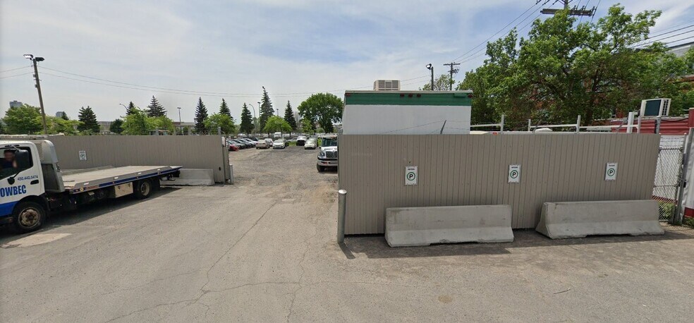 More Photos Of 1300 Rue Mill, Montréal Land For Lease