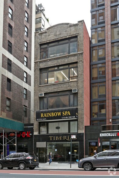 More Photos Of 45 E 34th St, New York Storefront Retail Office For Lease