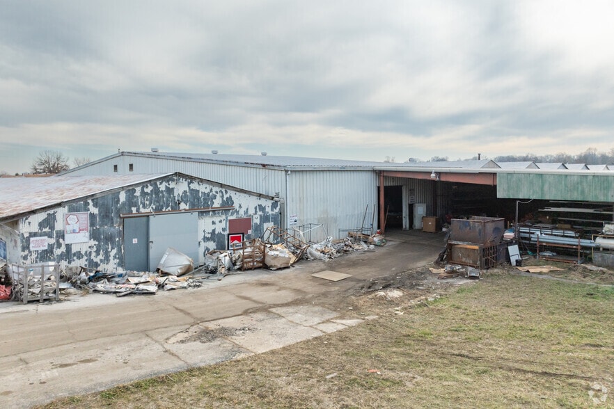 More Photos Of 6401-6425 W Florissant Rd, Saint Louis Manufacturing For Lease