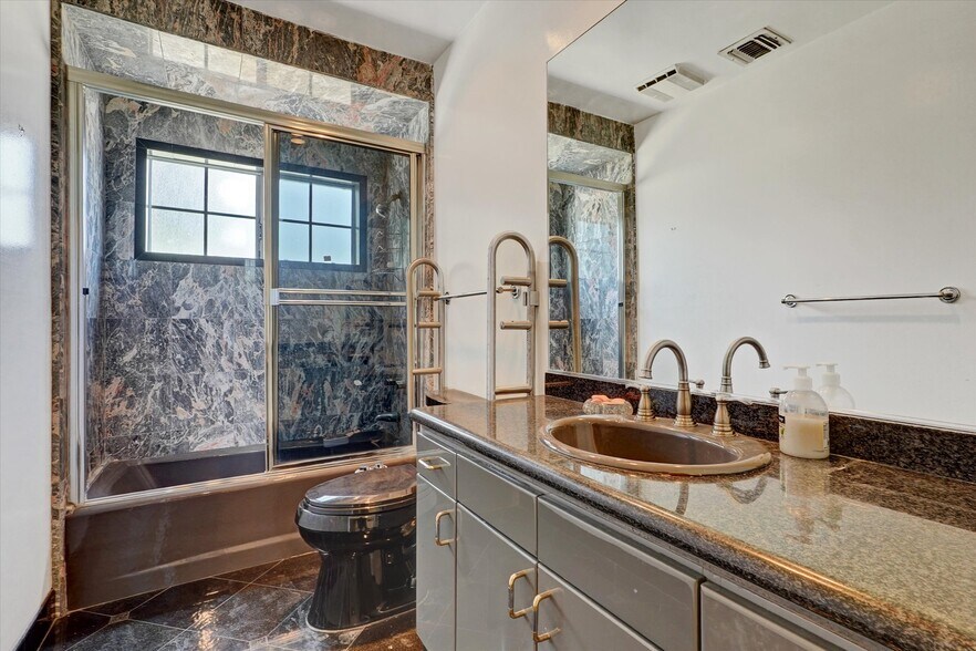 More Photos Of 4623 Hayvenhurst Ave, Encino Apartments For Sale
