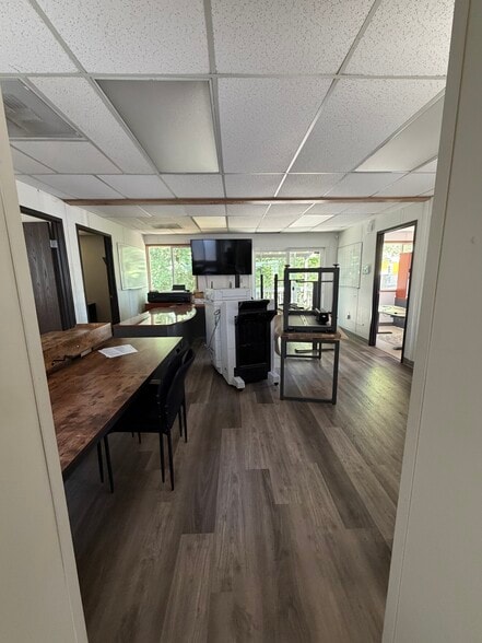 More Photos Of 3304 Old Hartford Rd, Lake Stevens Flex For Lease