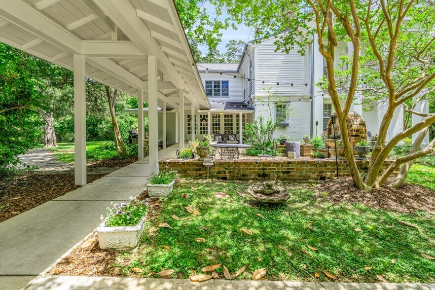 More Photos Of 607 Old West Point Rd, Starkville Hospitality For Sale