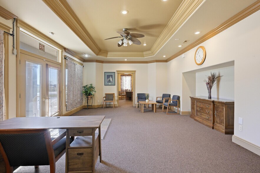 More Photos Of 2307 Missouri Ave, Carthage Light Distribution For Sale