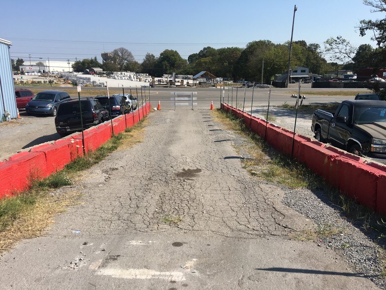 More Photos Of 1268 S Lowry St, Smyrna Auto Repair For Sale