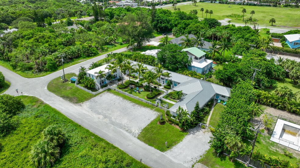More Photos Of 2502 Tamarind Dr, Hutchinson Island Hotel For Sale