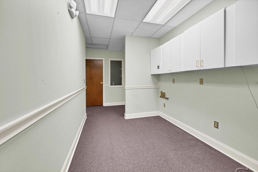 More Photos Of 90 Grove St, Ridgefield Medical For Sale