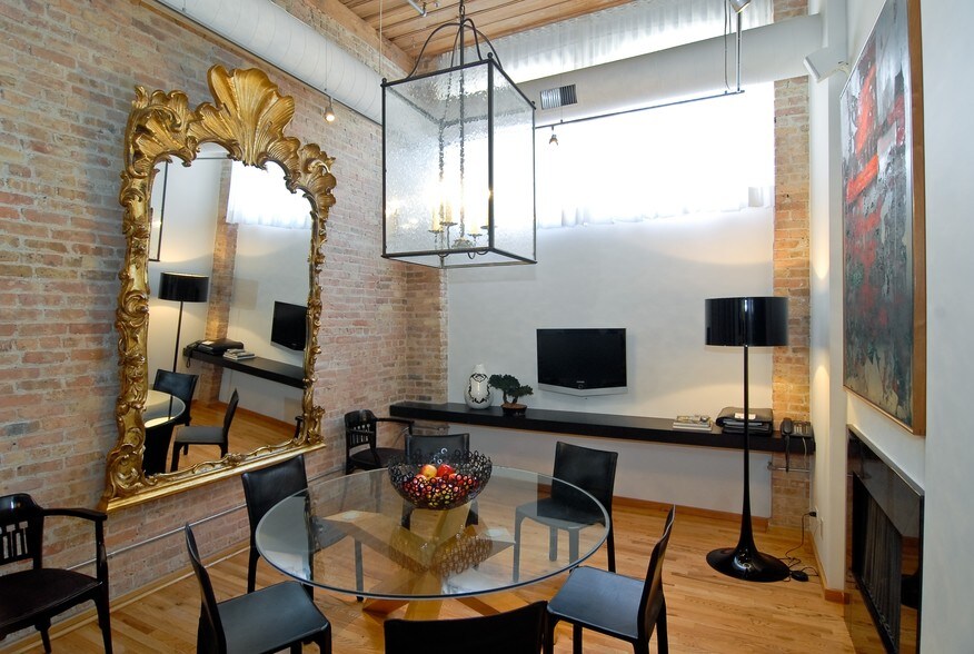 More Photos Of 1327 W Washington Blvd, Chicago Loft Creative Space For Lease