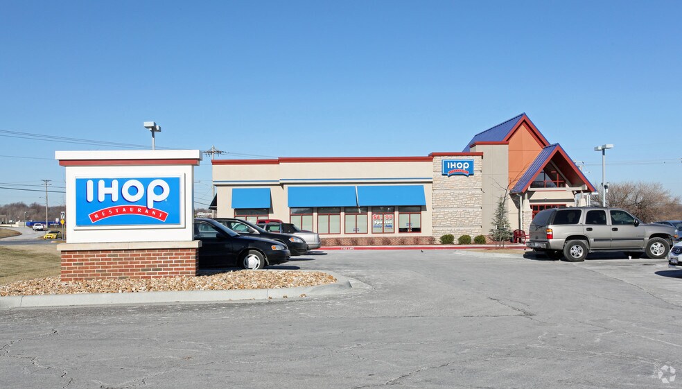 More Photos Of 10000 E 350 Hwy, Raytown Restaurant For Sale