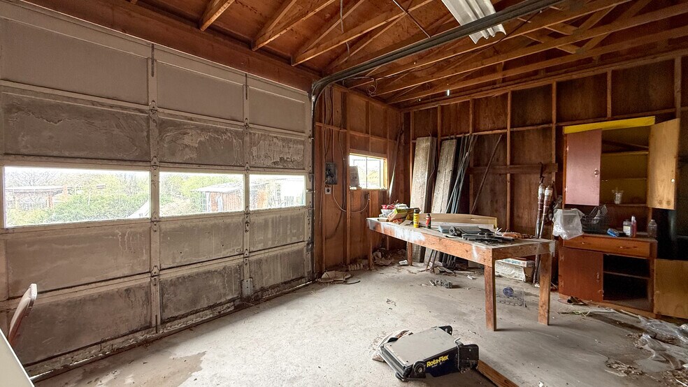 More Photos Of 545 E 100 N, Price Office For Sale