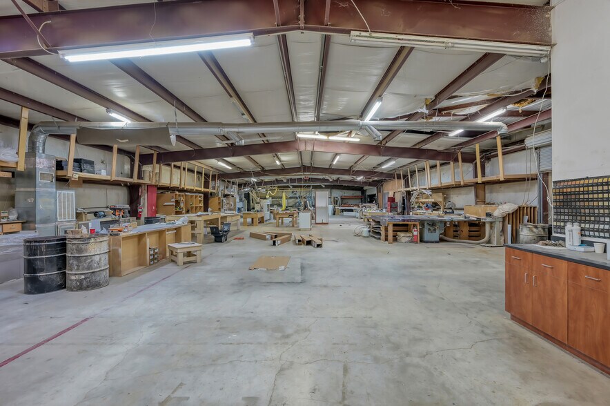 More Photos Of 2745 Interstate 45 S, New Waverly Manufacturing For Lease