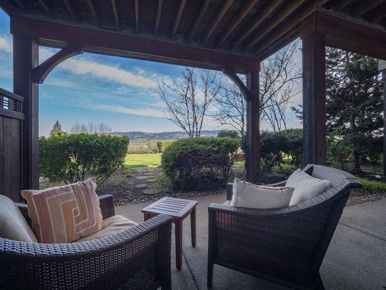 More Photos Of 20300 NE Highway 240, Newberg Hotel For Sale