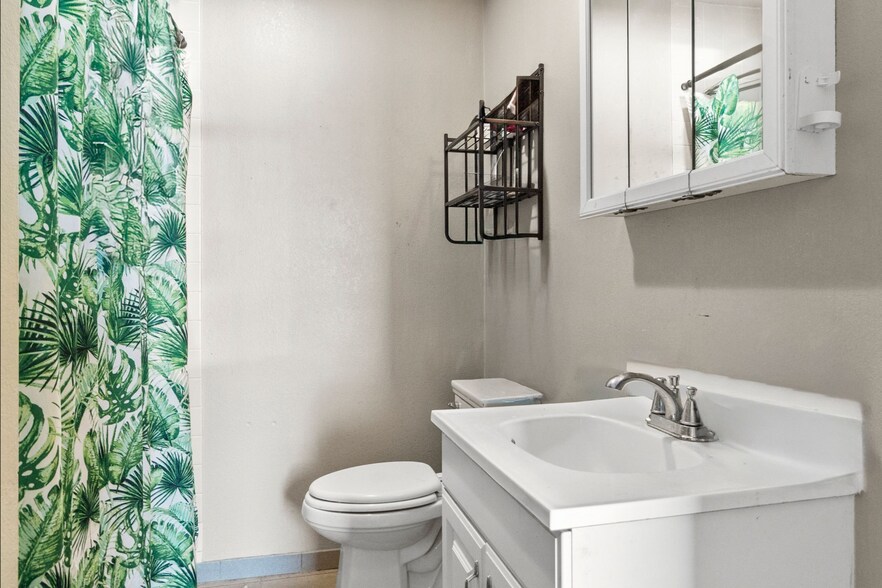 More Photos Of 1119-1123 Merriam Ln, Kansas City Office For Sale