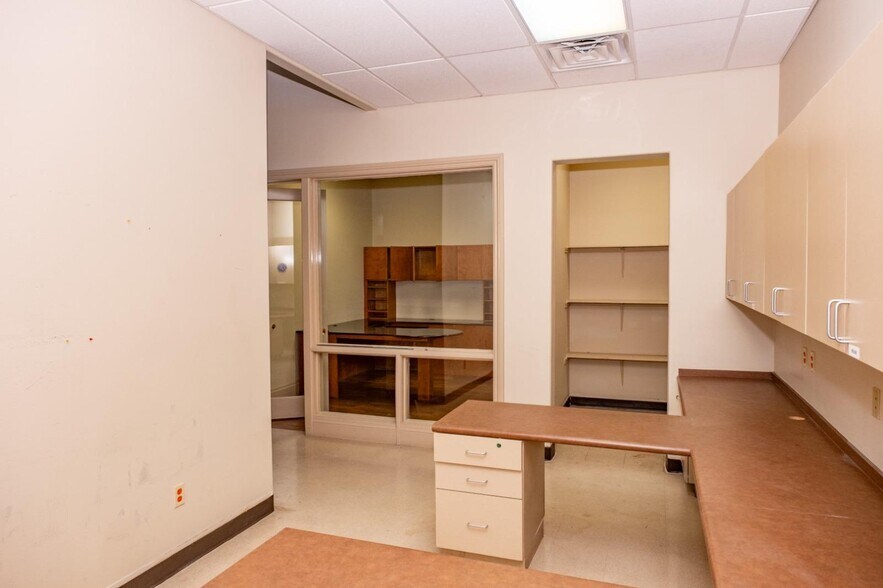 More Photos Of 8607 McPherson Rd, Laredo Office For Lease