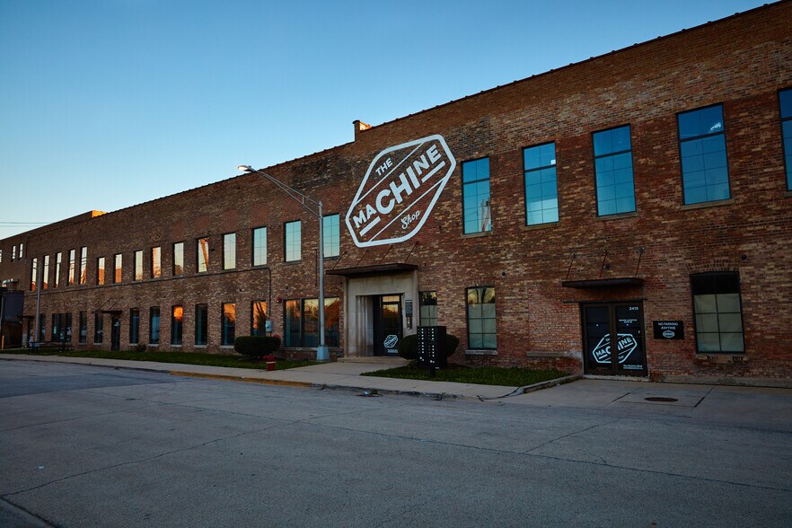 More Photos Of 2415 W 19th St, Chicago Warehouse For Lease