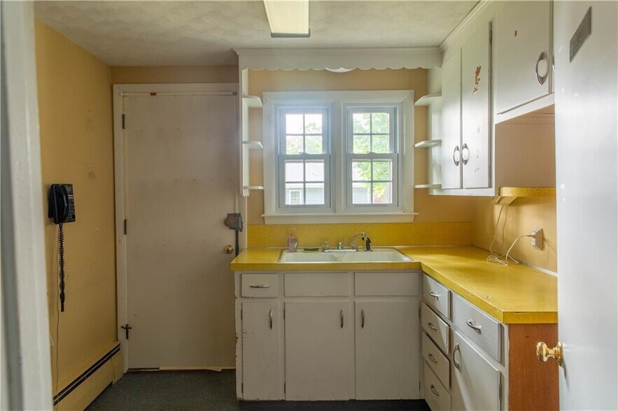 More Photos Of 5393 Post Rd, East Greenwich Office For Sale