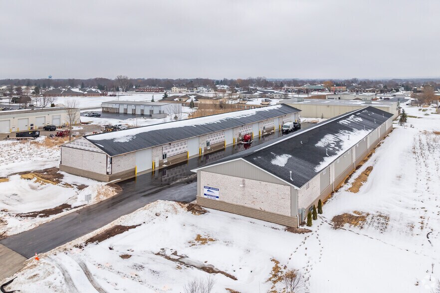 More Photos Of 1405 Enterprise Dr, De Pere Flex For Lease