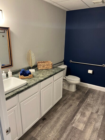 More Photos Of 53 S Washington St, Oxford Storefront For Sale