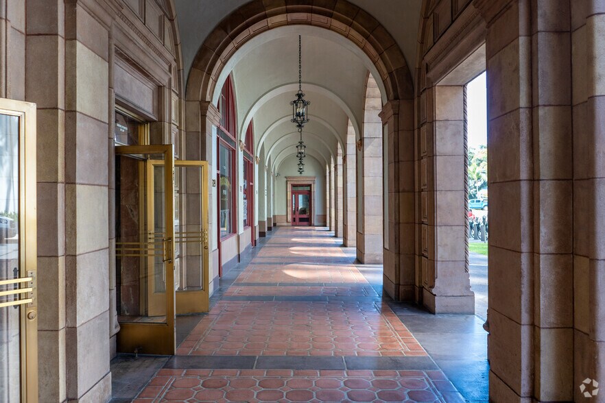 More Photos Of 735 Bishop St, Honolulu Office For Lease
