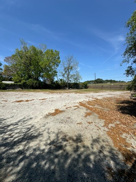 More Photos Of 2511 W Bay St, Savannah Service For Lease