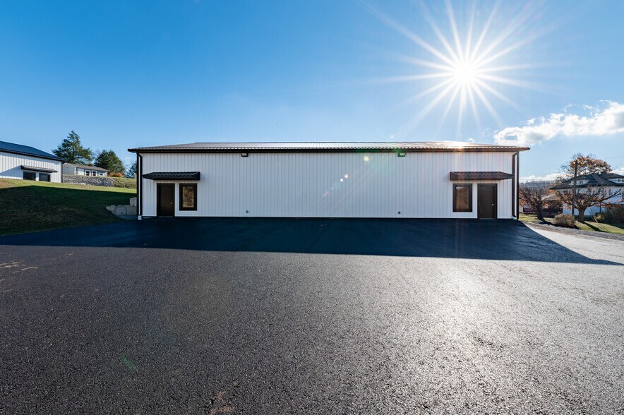 More Photos Of 18 Juneau Ln, Morgantown Flex For Lease