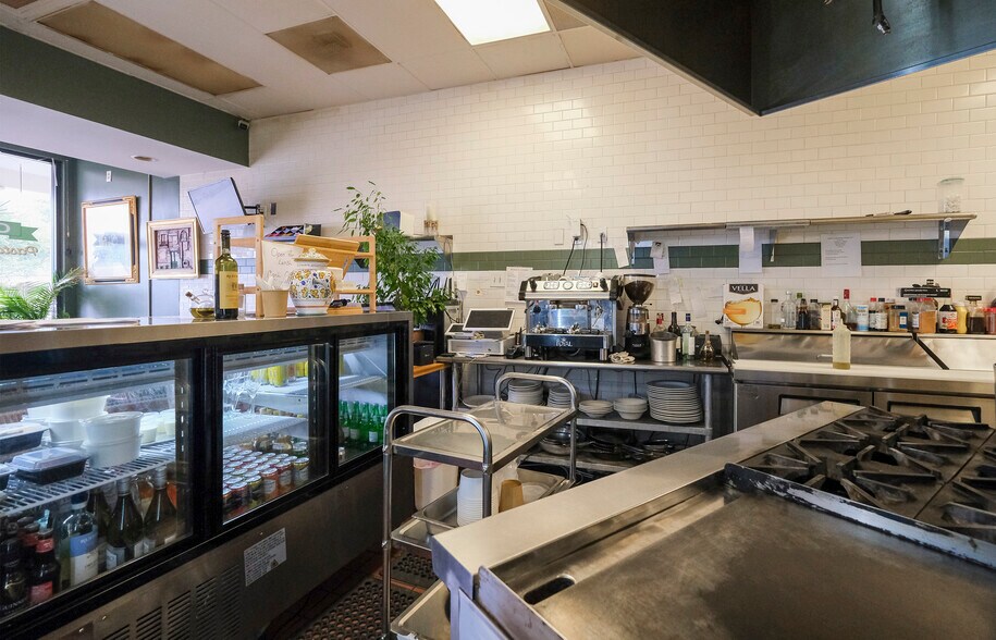 More Photos Of 1001-1049 Casitas Pass Rd, Carpinteria Storefront For Lease