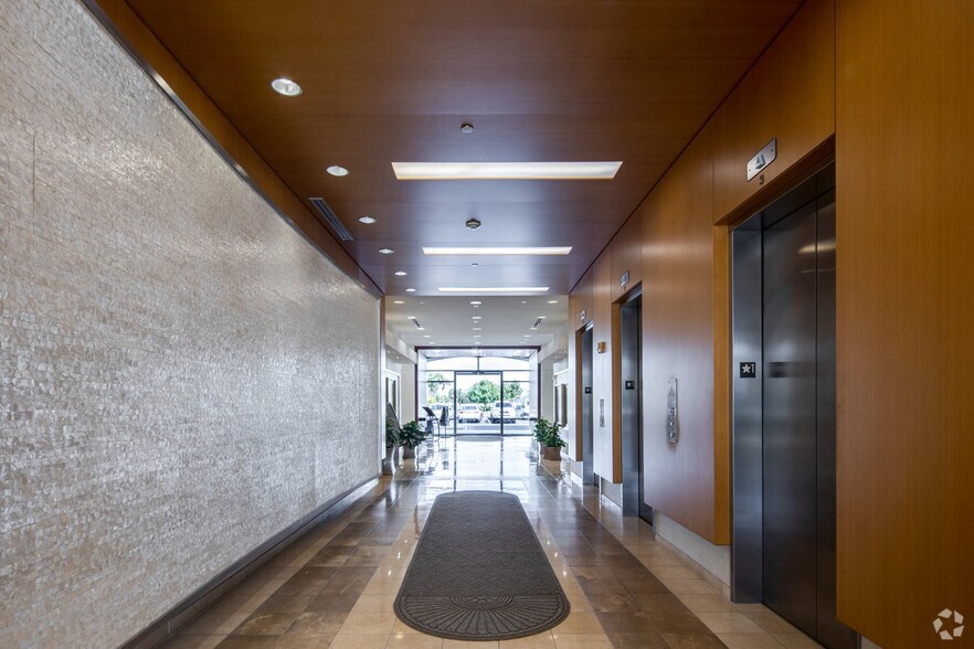 More Photos Of 4700 Millenia Lakes Blvd, Orlando Unknown For Lease