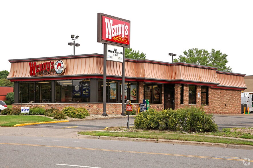 Primary Photo Of 1899 Perimeter Rd, Roseville Fast Food For Lease